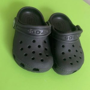 Black crocs infant size 4c